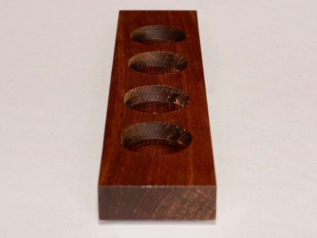 Stylischer Teelichthalter aus Nussholz für 4 Teelichter – Manokin Shop DSC7691 – Manokin Shop