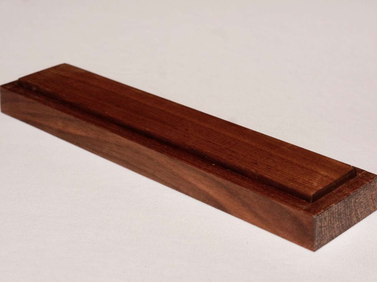 Stylischer Teelichthalter aus Nussholz für 4 Teelichter – Manokin Shop DSC7695 – Manokin Shop