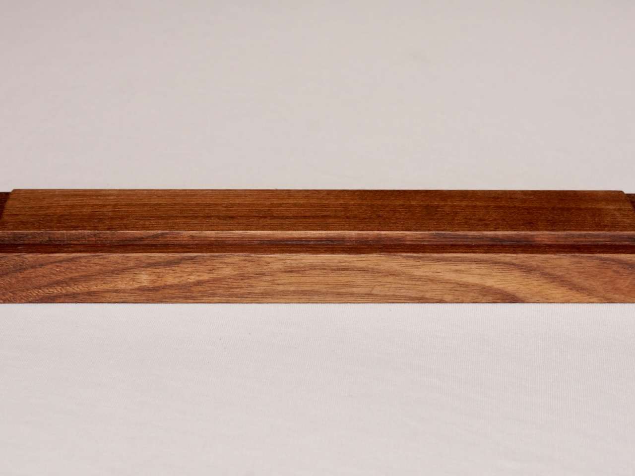 Stylischer Teelichthalter aus Nussholz für 4 Teelichter – Manokin Shop DSC7696 – Manokin Shop