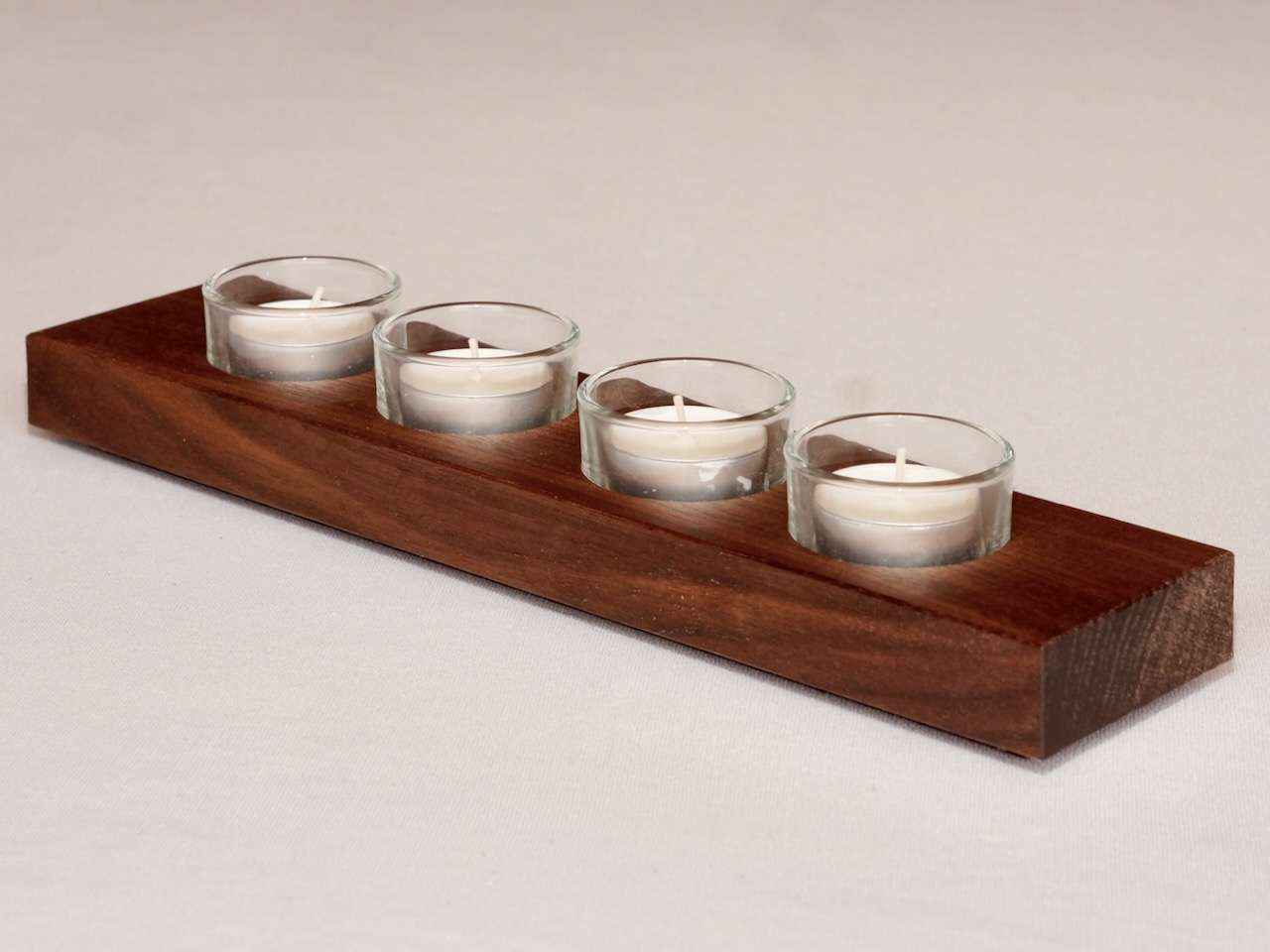 Stylischer Teelichthalter aus Nussholz für 4 Teelichter – Manokin Shop DSC7698 – Manokin Shop