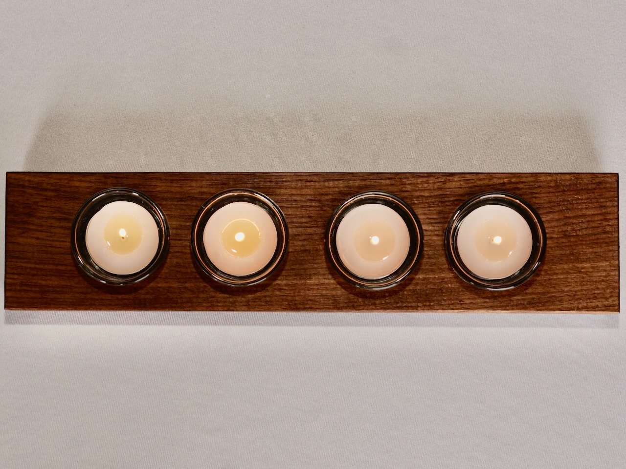 Stylischer Teelichthalter aus Nussholz für 4 Teelichter – Manokin Shop DSC7737 – Manokin Shop