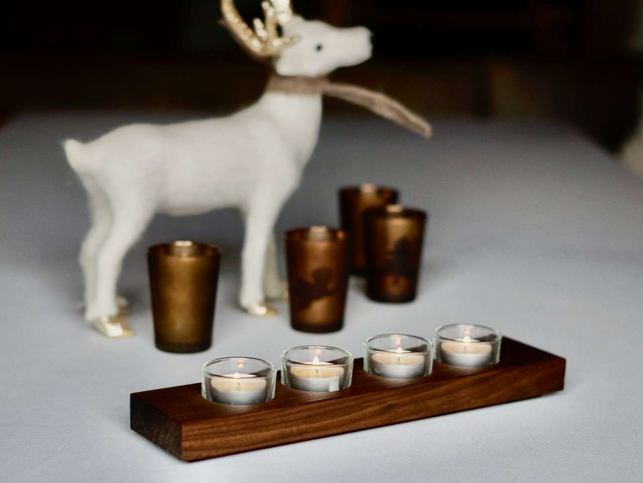 Stylischer Teelichthalter aus Nussholz für 4 Teelichter – Manokin Shop DSC7770 – Manokin Shop